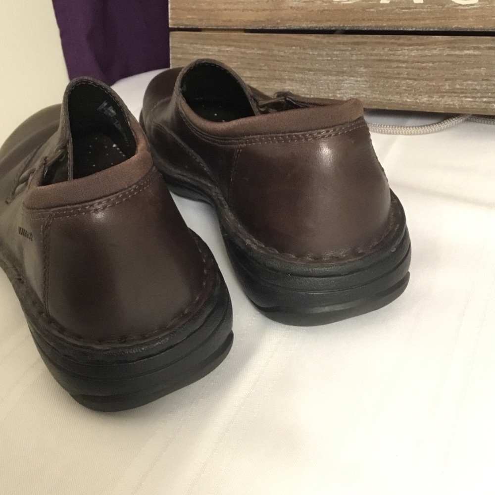 Woman’s Merrell shoes - Picture 3 of 4
